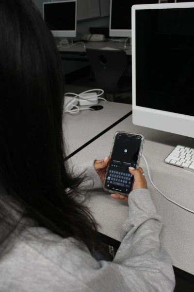 Senior Emma Rosenberg uses ChatGPT on her phone on Aug. 23. The new plagiarism policy has been officially installed and now students must strive to use their own work inside of any form of dishonest work.