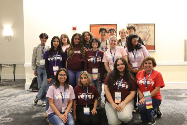 The Pearl Post staff take a group picture after the Journalism Education Association and National Scholastic Press Association's opening ceremony on Nov. 7.